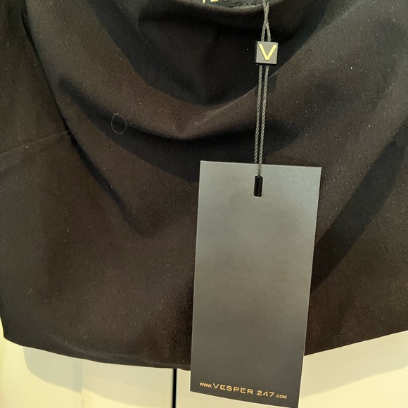 NWT Black Cropped Blouse with puffed sleeves - Picture 3 of 4